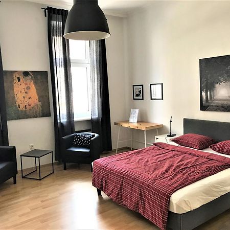 Studio & Apartments Near Reumannplatz เวียนนา ภายนอก รูปภาพ