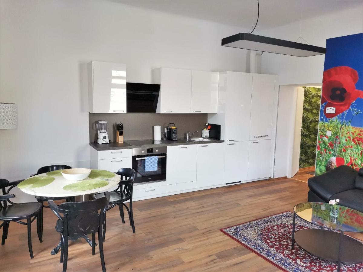 Studio & Apartments Near Reumannplatz เวียนนา ภายนอก รูปภาพ
